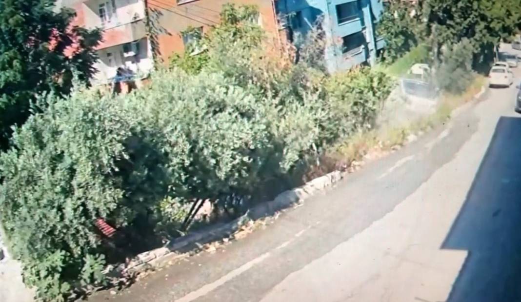 10 çocuk annesi kadın kamyonun altında kalarak can verdi! 5